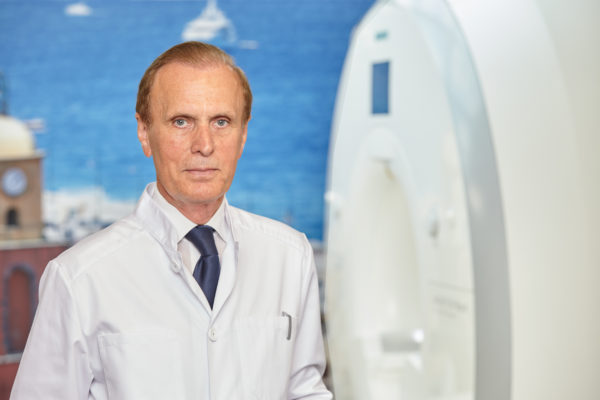 Dr. med. Agron Lumiani