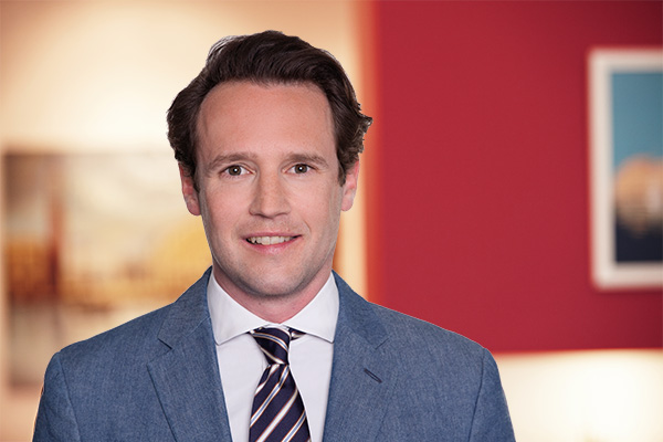 Dr. Buckendahl in Anzug