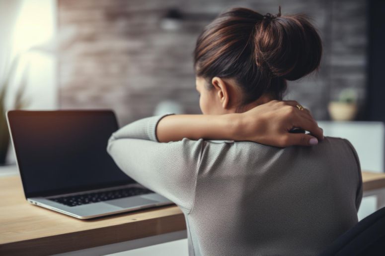 Nackenschmerzen ☑️ Medicum – Zurück zu einem Alltag ohne Schmerzen